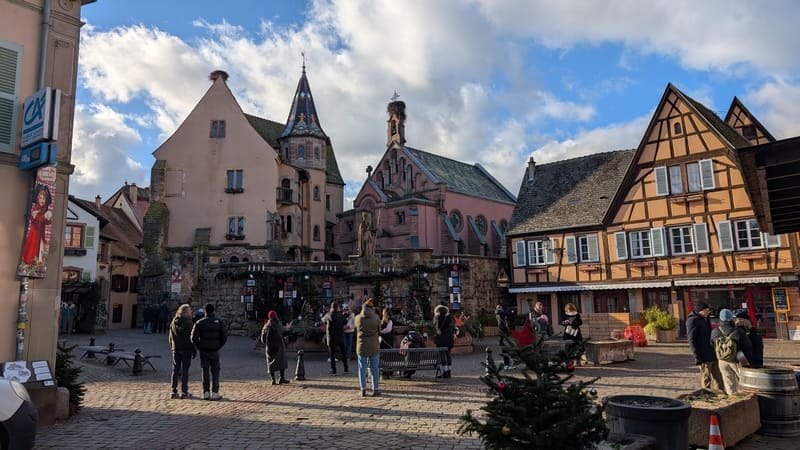 Die Kleinstadt Egoisheim in Frankreich ist ein wunderschönes, gut erhaltenes Städtchen das malerisch einlädt zum verweilen und bestaunen