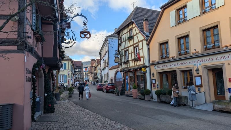 Die Kleinstadt Egoisheim in Frankreich ist ein wunderschönes, gut erhaltenes Städtchen das malerisch einlädt zum verweilen und bestaunen