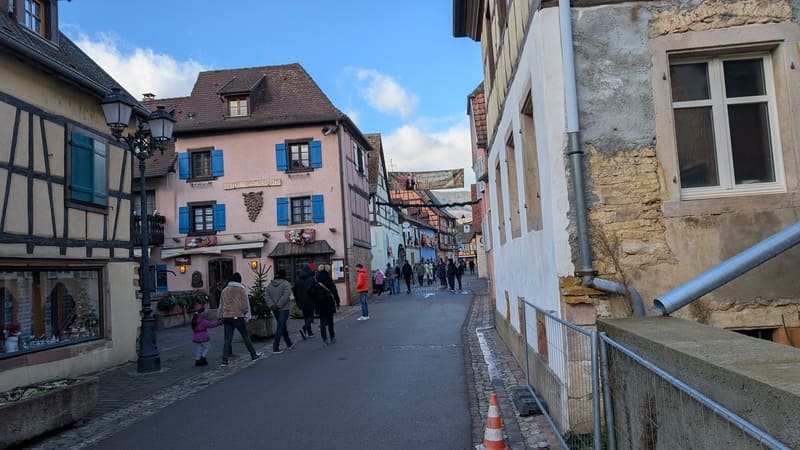 Die Kleinstadt Egoisheim in Frankreich ist ein wunderschönes, gut erhaltenes Städtchen das malerisch einlädt zum verweilen und bestaunen