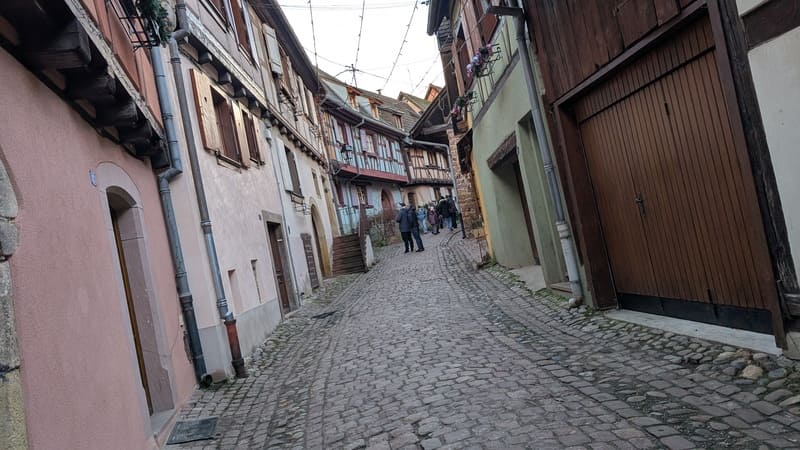 Die Kleinstadt Egoisheim in Frankreich ist ein wunderschönes, gut erhaltenes Städtchen das malerisch einlädt zum verweilen und bestaunen