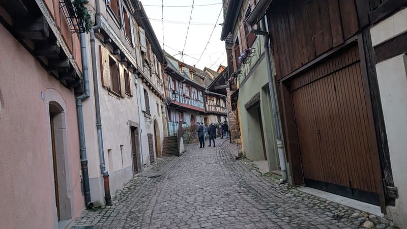 Die Kleinstadt Egoisheim in Frankreich ist ein wunderschönes, gut erhaltenes Städtchen das malerisch einlädt zum verweilen und bestaunen